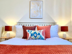This weekend! Two double rooms with parking in quiet well-kept flat